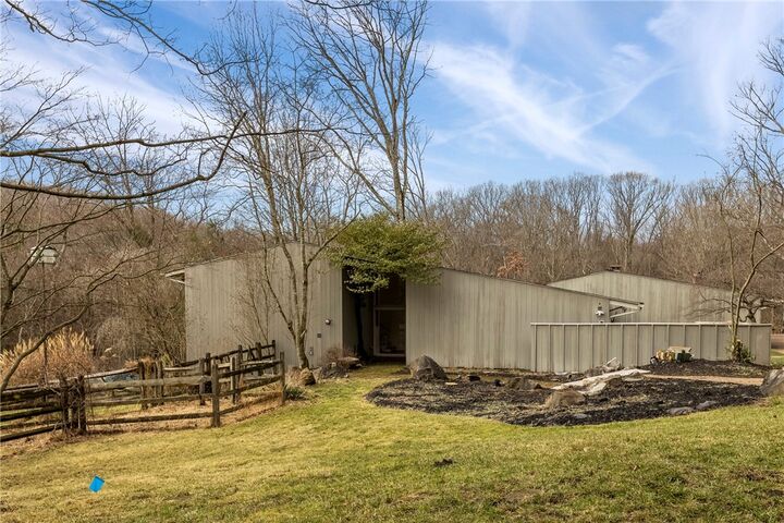 Property Photo: 112 Wynnwood Dr PA 15215