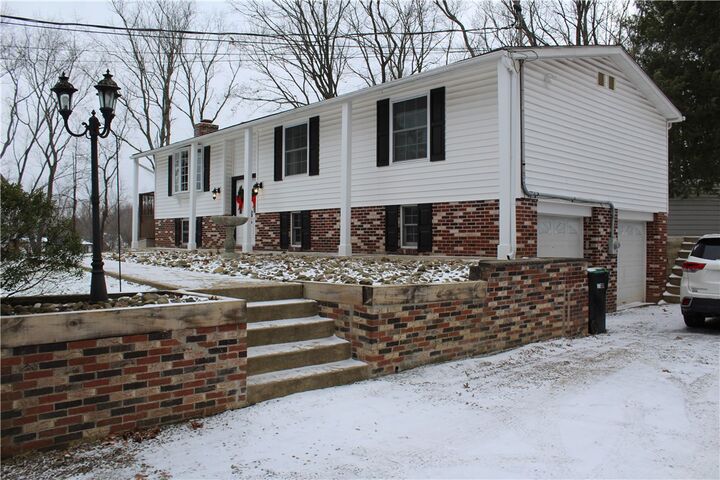 Property Photo:  2589 Stone Chip Dr  PA 15101 