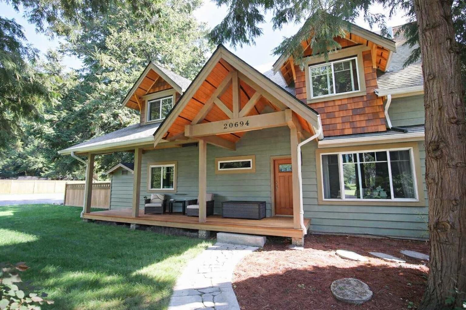 Property Photo:  20694 39 Avenue  BC V3A 2V6 