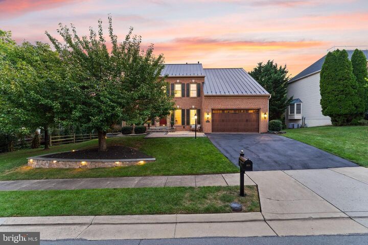 Property Photo:  18571 Dettington Court  VA 20176 