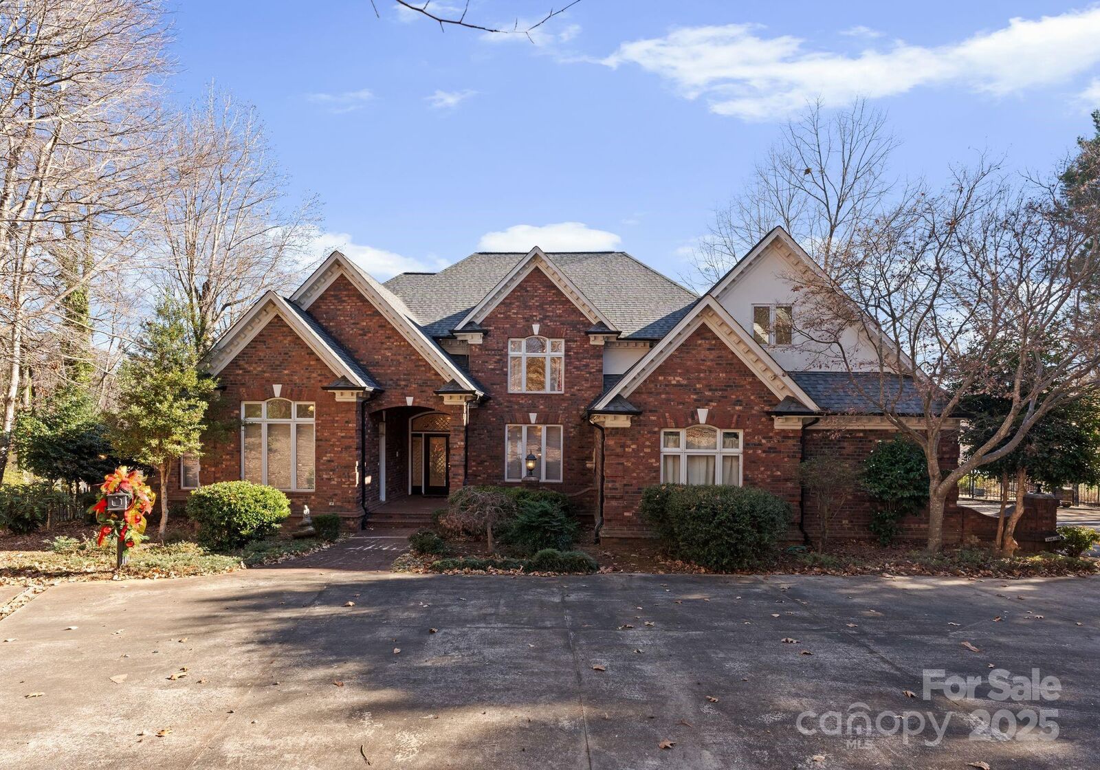 Property Photo: 718 Eagle Point Court NC 28104