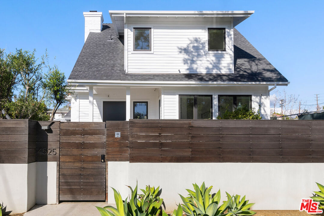Property Photo:  4525 Melbourne Ave  CA 90027 