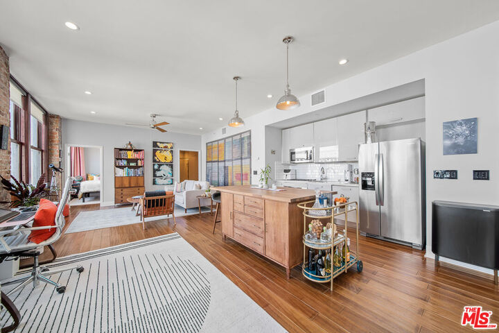 Property Photo:  460 S Spring St  CA 90013 