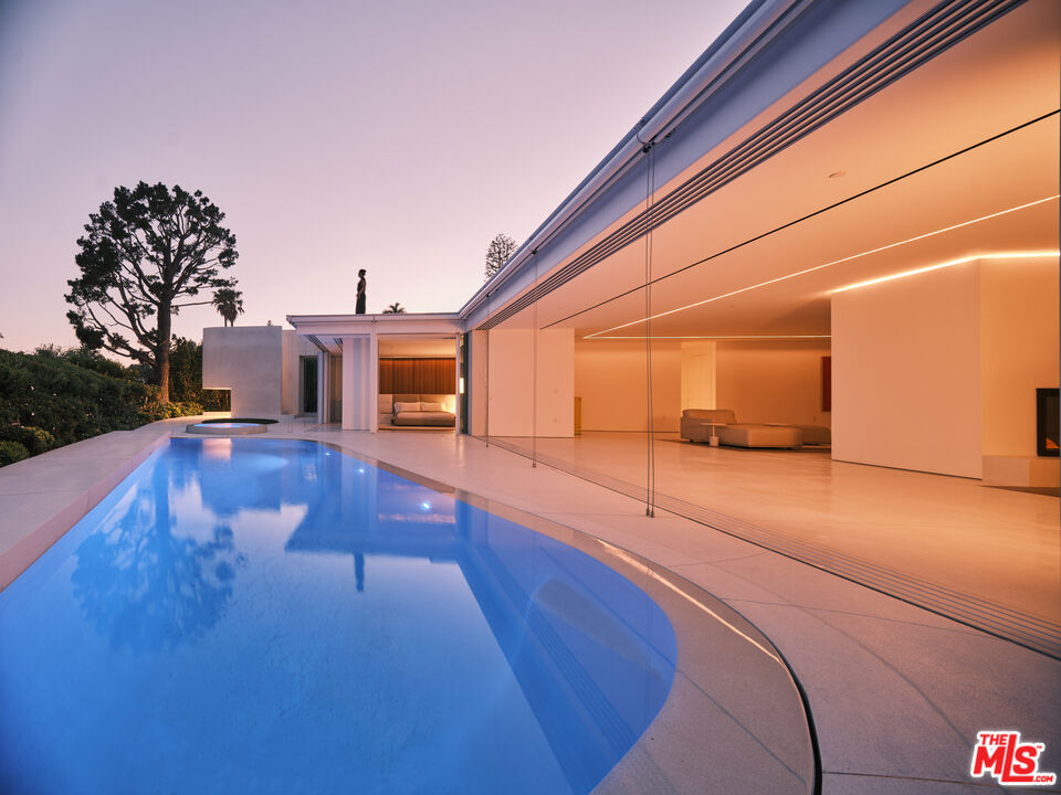 Property Photo:  510 Arkell Dr  CA 90210 