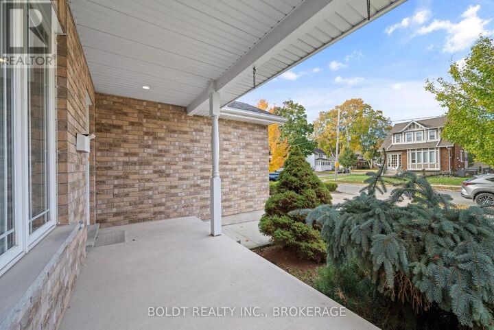 Property Photo:  34 Fitzgerald Street East  ON L2R 0A4 