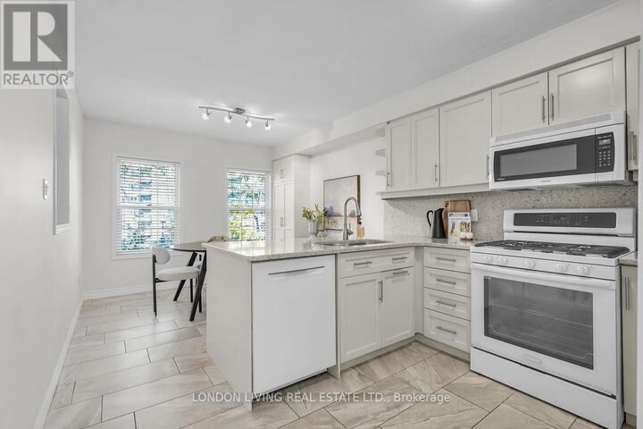 Property Photo:  30 Grand Avenue 21  ON N6C 1K8 