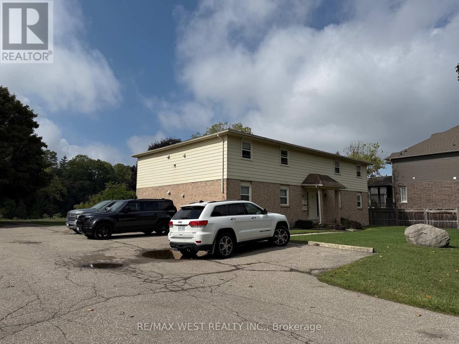 Property Photo:  60 Willow Street  ON N3L 2K6 