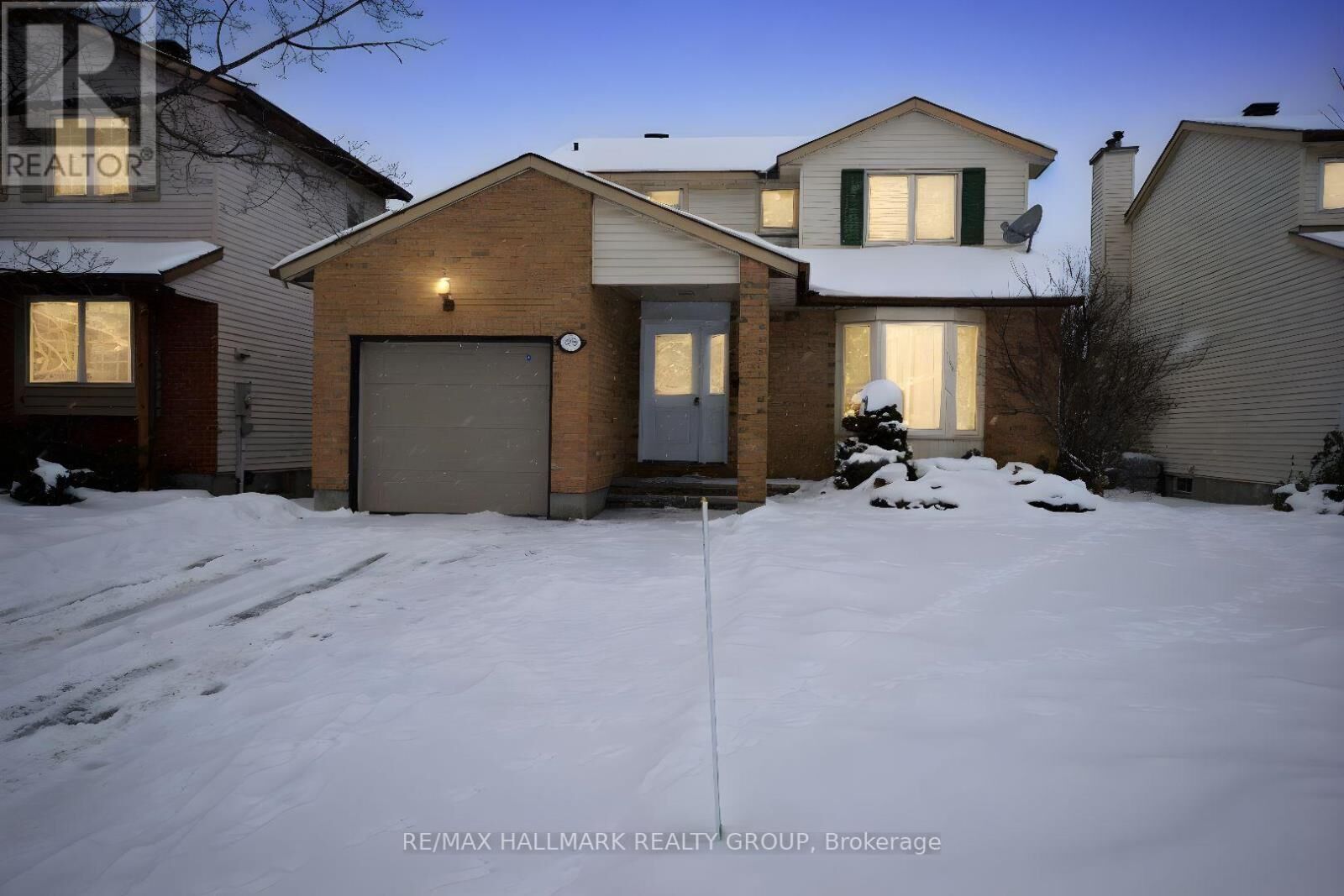 Property Photo:  1749 Des Prairies Avenue  ON K1E 2R1 