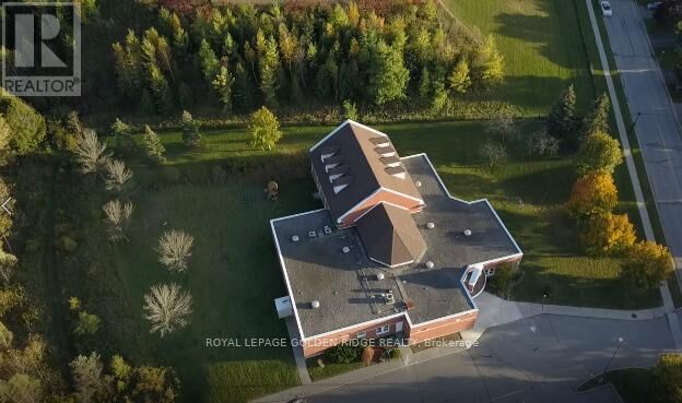 Property Photo:  415 Pickering Crescent  ON L3Y 8G8 