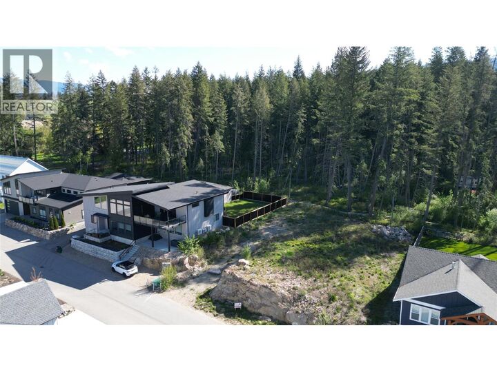 Property Photo: 3820 20 Street Northeast 5 BC V1E 0G7