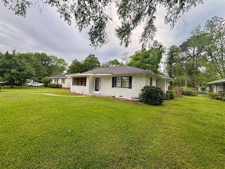 Property Photo:  408 Sirod Street  LA 71457 