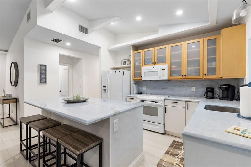 Property Photo:  334 SW 1st Ave  FL 33444 