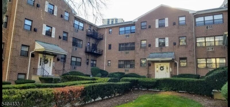 Property Photo:  218 Prospect Ave 3C  NJ 07601 