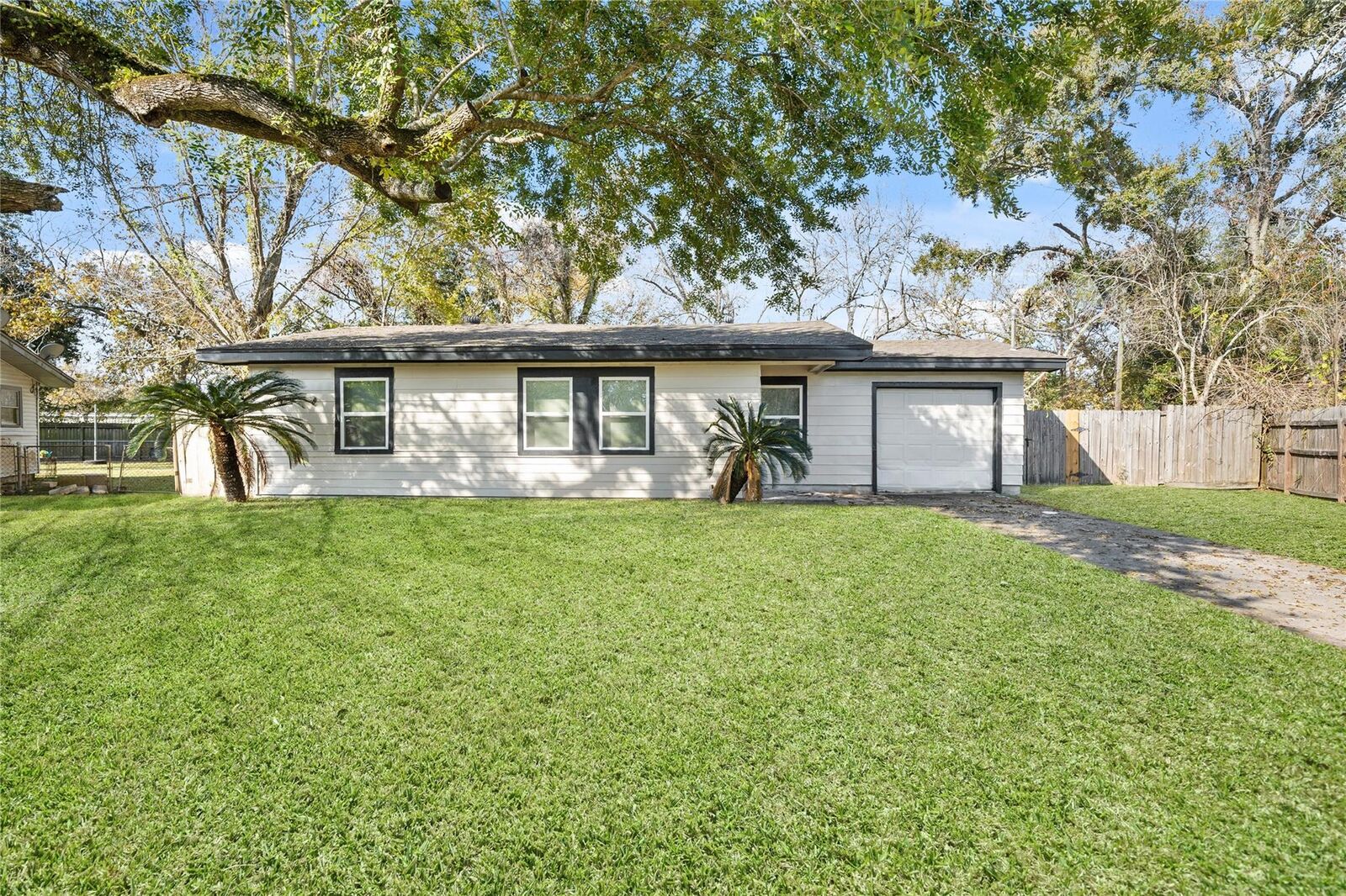 Property Photo:  606 Roosevelt Street  TX 77568 