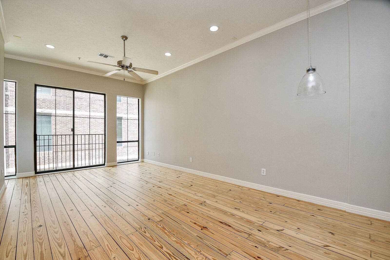 Property Photo: 118 McGowen Street K TX 77006