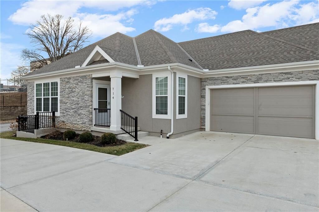 Property Photo:  714 E 110th Terrace  MO 64131 