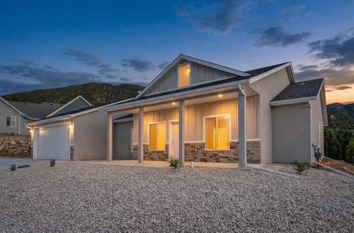 Property Photo:  1152 E Smokey Trail Way  UT 84721 