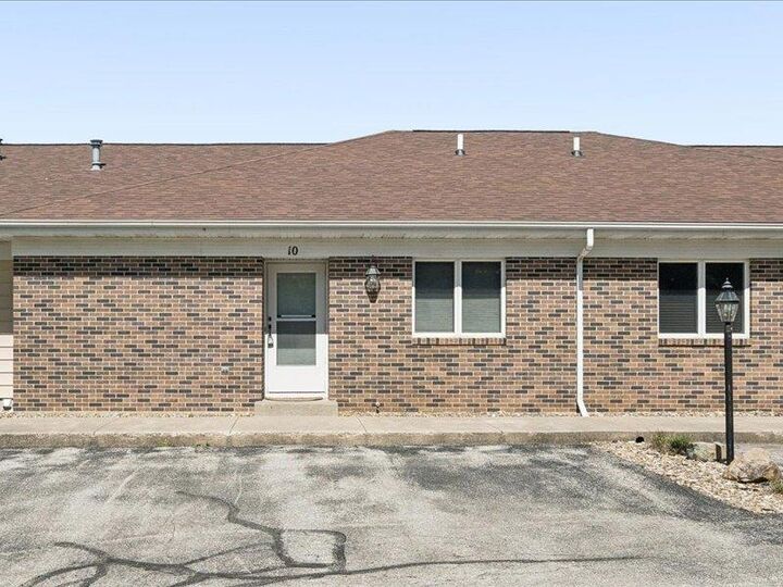 Property Photo:  427 SW 8th Avenue 10  IA 50677 