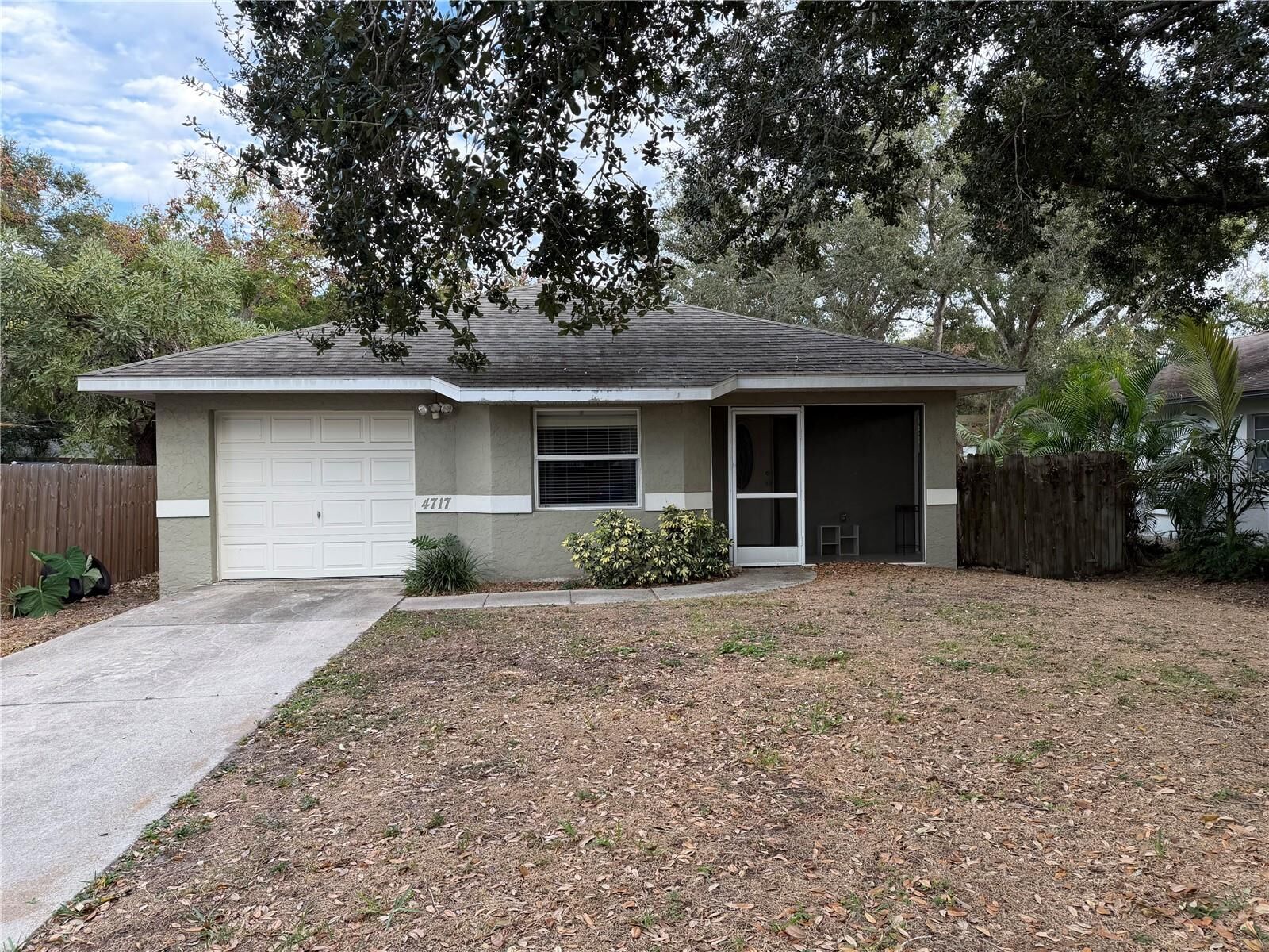 Property Photo: 4717 Hollingsworth Avenue FL 34233