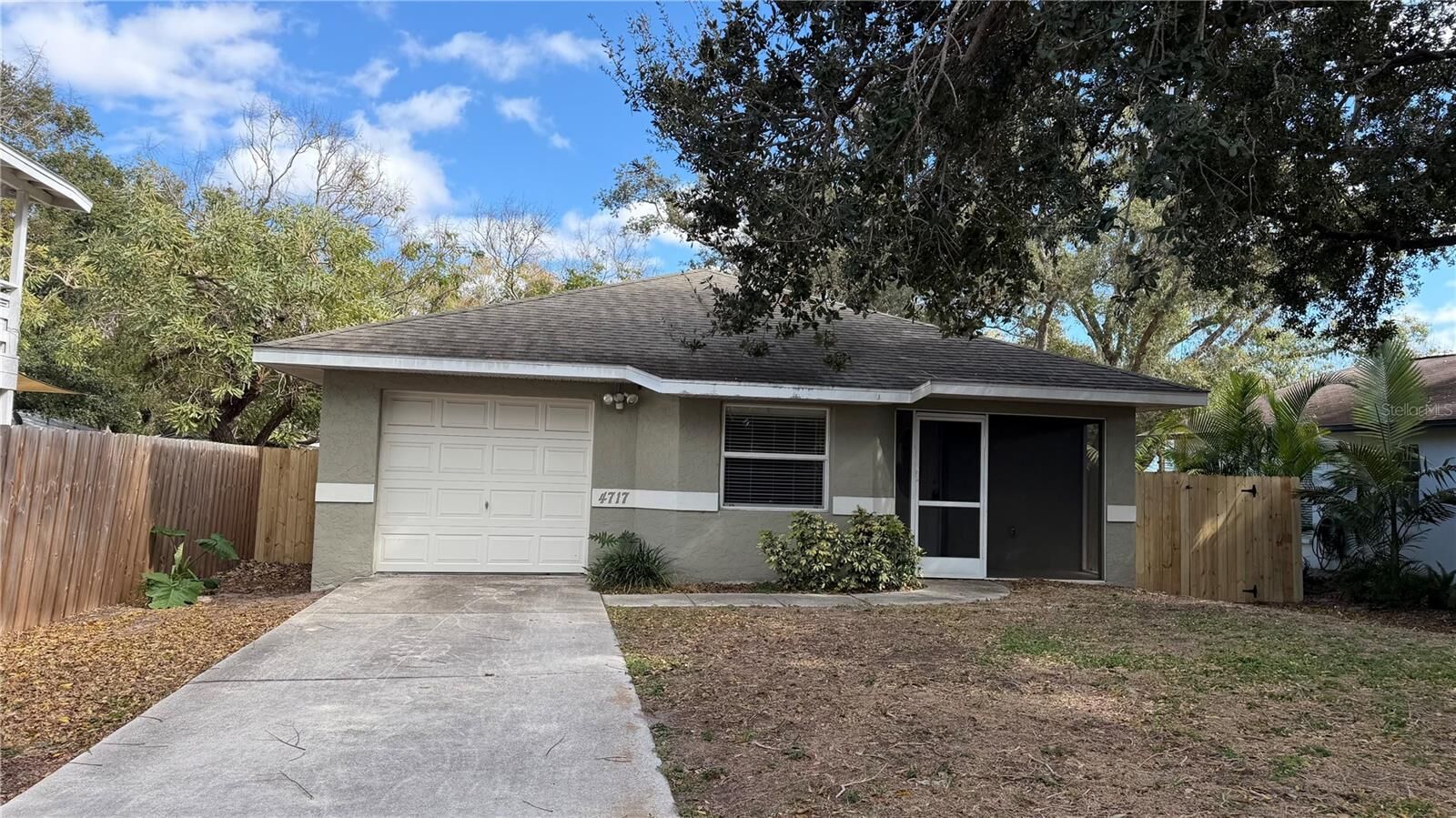 Property Photo: 4717 Hollingsworth Avenue FL 34233