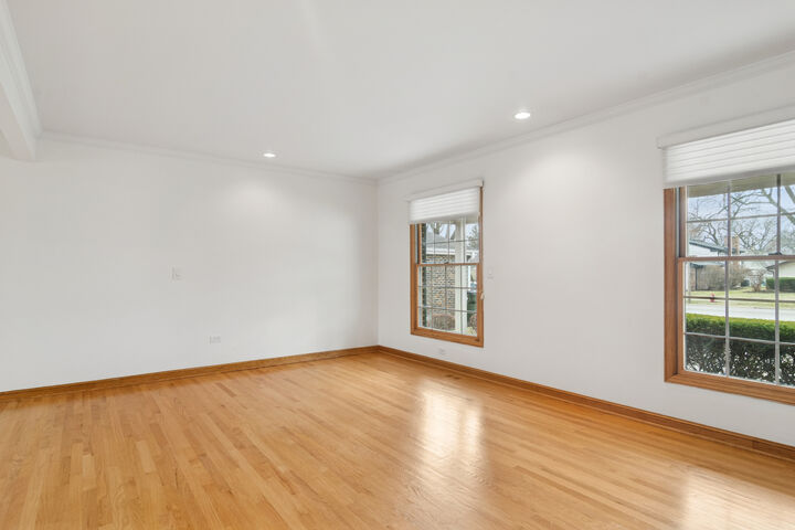 Property Photo:  1522 E Fleming Drive  IL 60004 