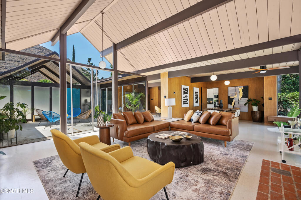 Property Photo:  1449 N Fordham Avenue  CA 91360 