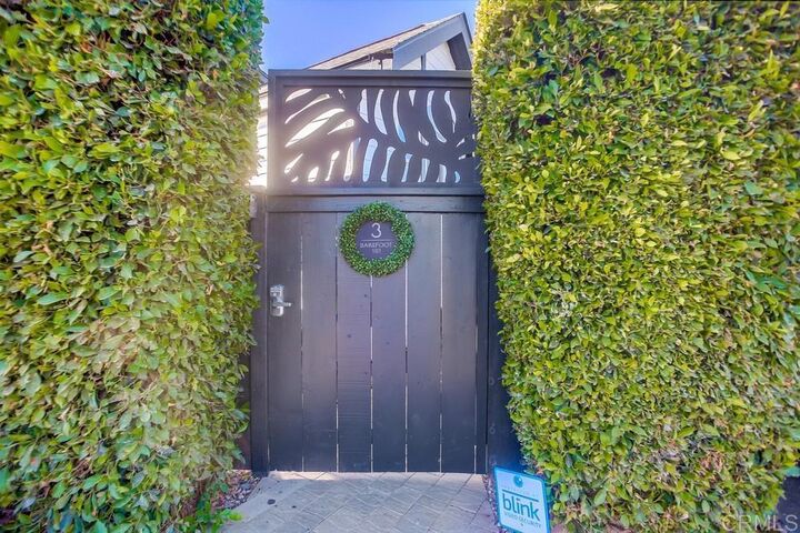 Property Photo:  1624 N Coast Hwy 101 3  CA 92024 