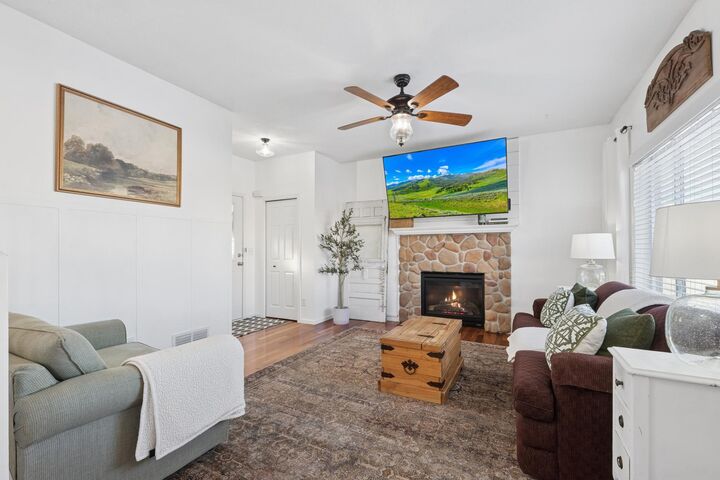 Property Photo:  213 Ardennes Avenue E  MN 55379 