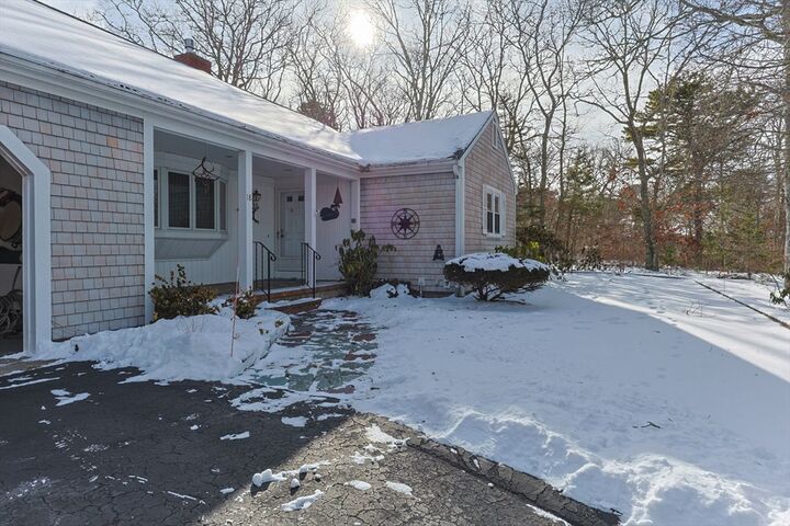 Property Photo:  18 Six Penny Ln  MA 02638 