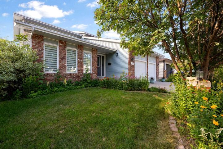 Property Photo:  272 Ball Place  AB T9K 2A2 