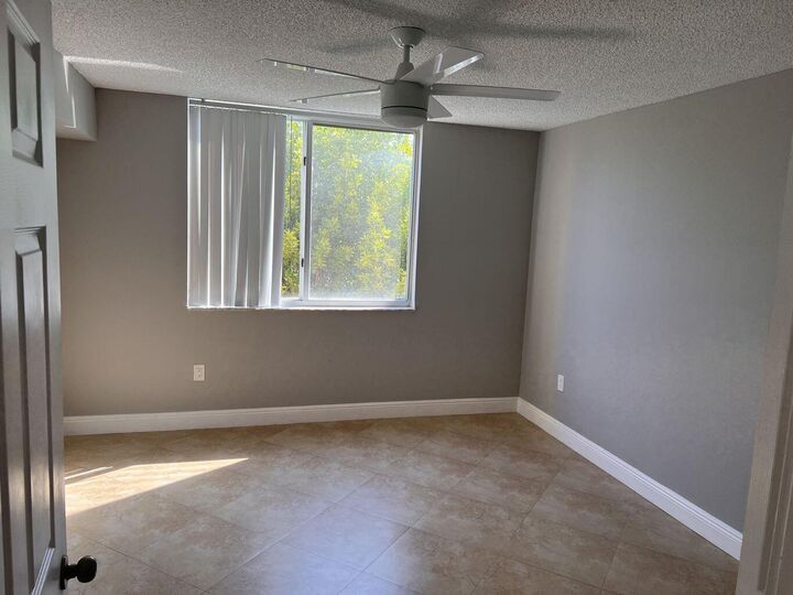 Property Photo:  1000 Scotia Drive 302  FL 33462 