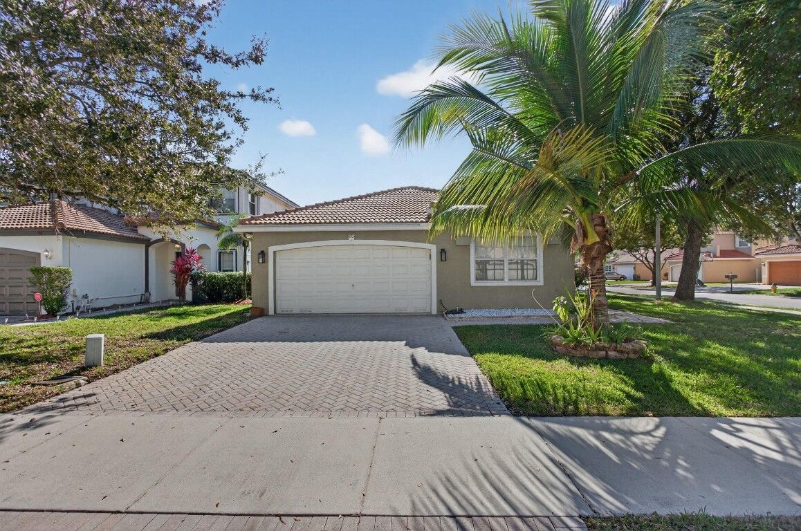 Property Photo:  4064 Crescent Creek Drive  FL 33073 