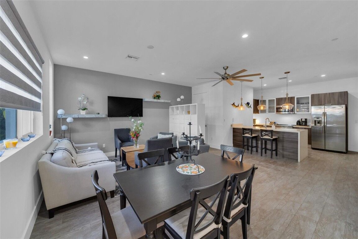 Property Photo: 1045 NE 18th Avenue 105 FL 33304