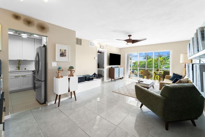 Property Photo:  3000 NE 16th Avenue 312  FL 33334 