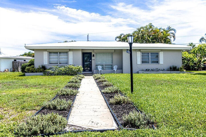 Property Photo: 1300 SE 7th Court FL 33441