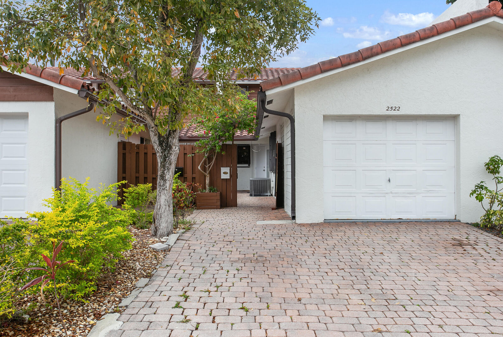 Property Photo: 2522 NE 9th Street FL 33304