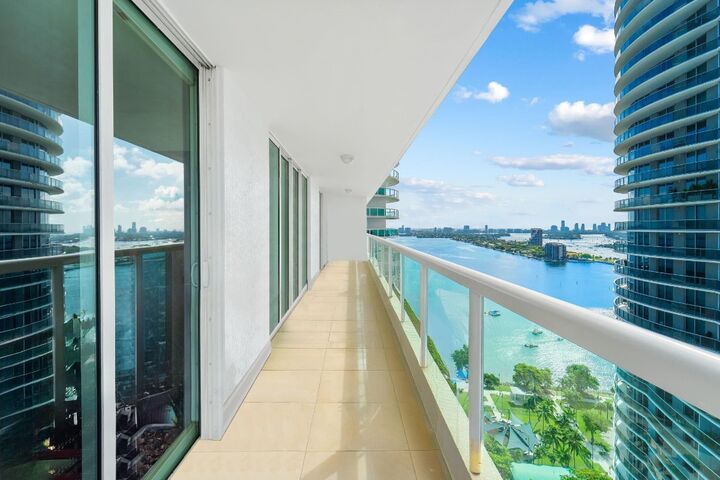 Property Photo:  1800 N Bayshore Drive 2914  FL 33132 