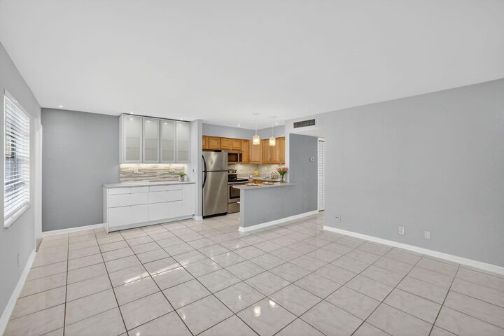 Property Photo:  4051 NE 13th Avenue 77  FL 33334 