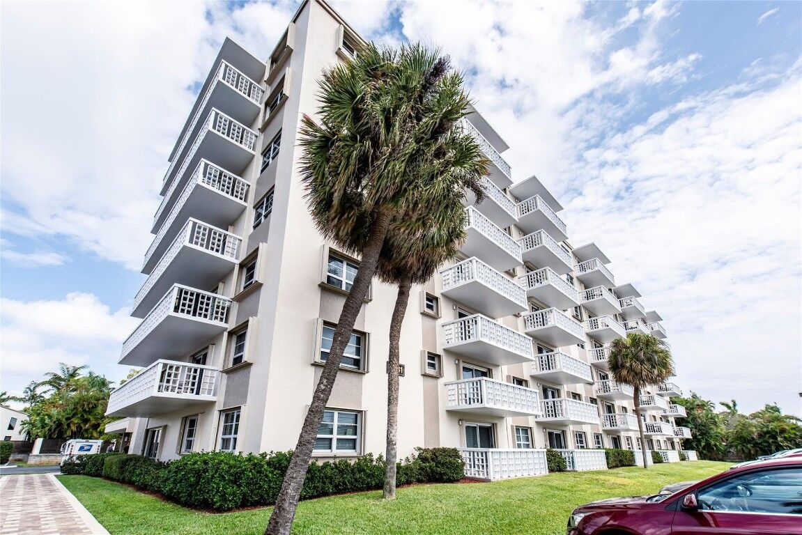 Property Photo:  1831 NE 38th Street 206  FL 33308 