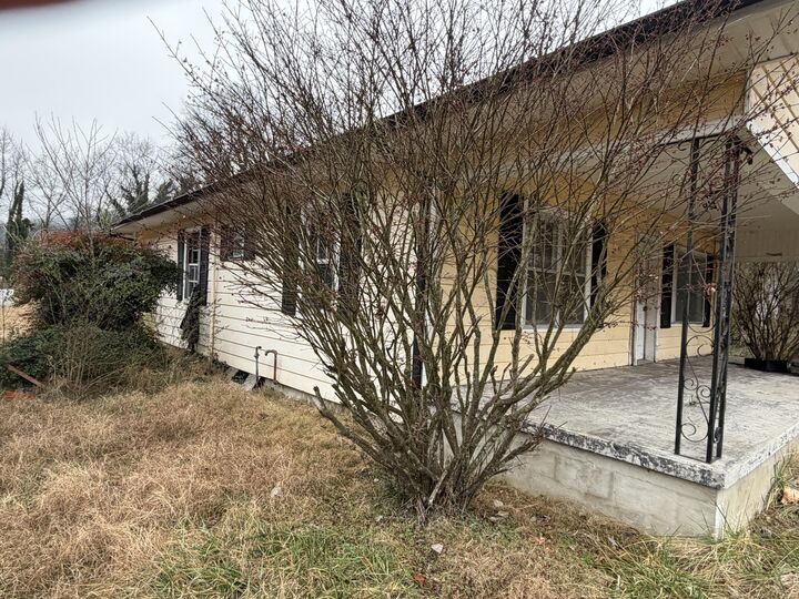 Property Photo:  483 Pikeville Avenue  TN 37338 