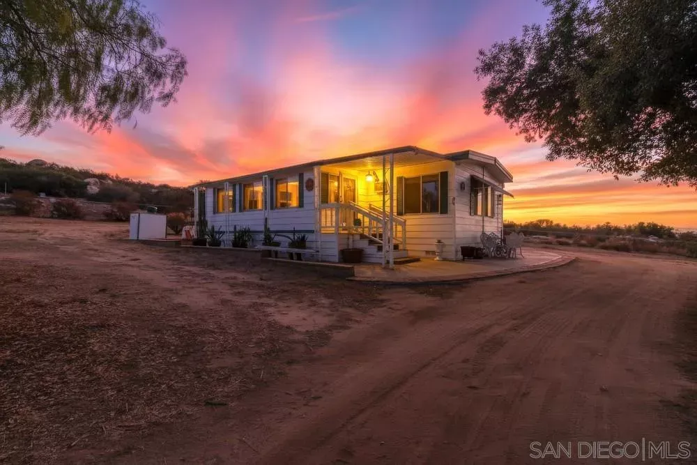 Property Photo: 2036 Boulder Oaks Rd CA 91963