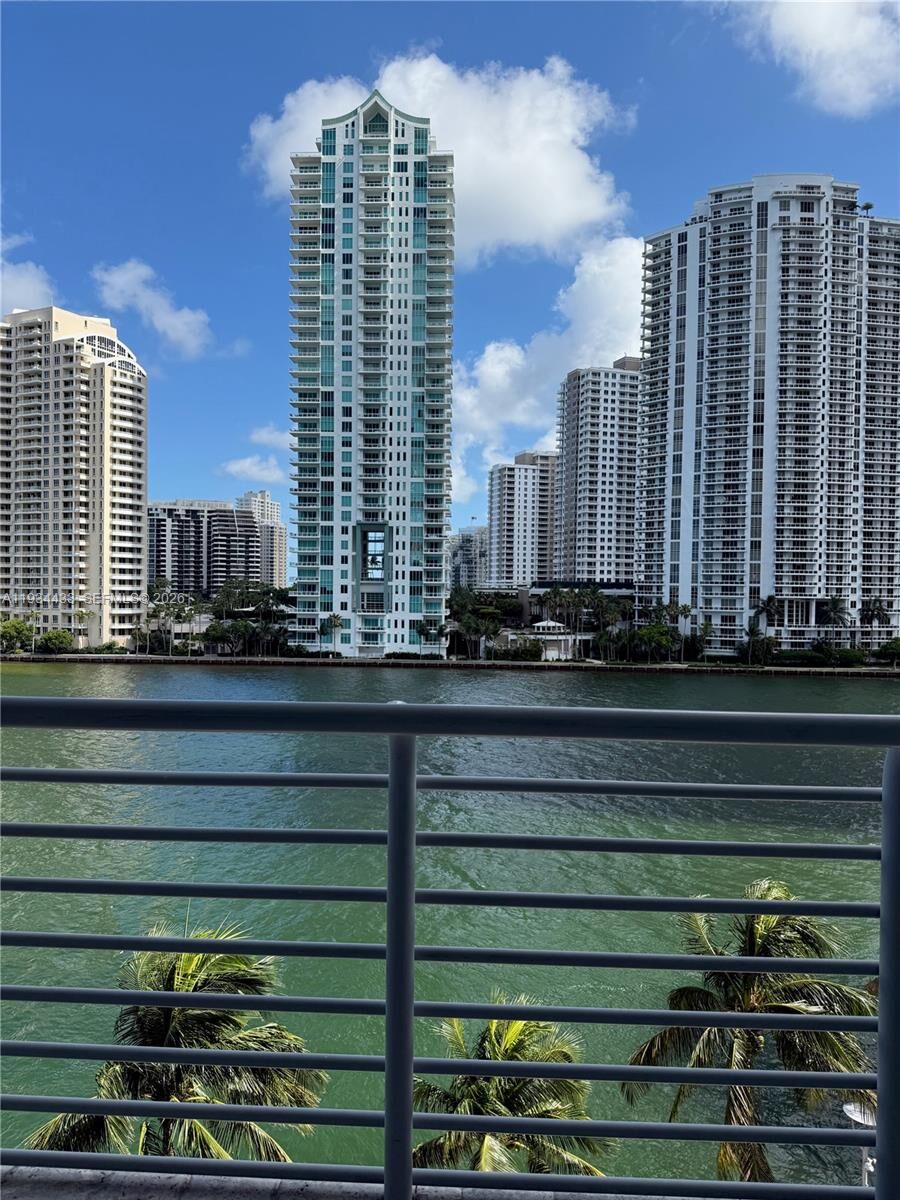 Property Photo: 325 S Biscayne Blvd 621 FL 33131