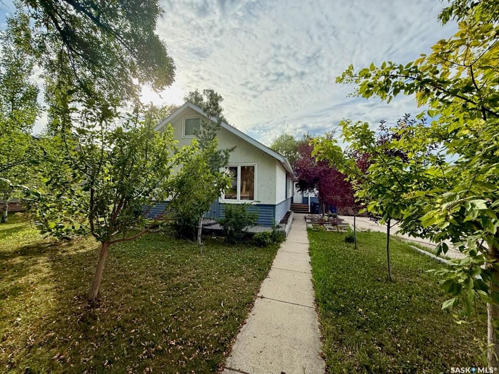 Property Photo: 113 4th Avenue E SK S0L 1S0