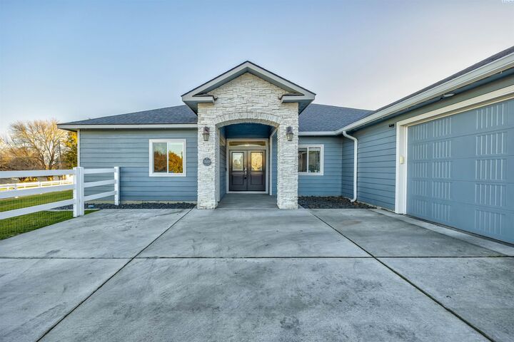 Property Photo:  2807 N Riverside Drive  WA 99353 