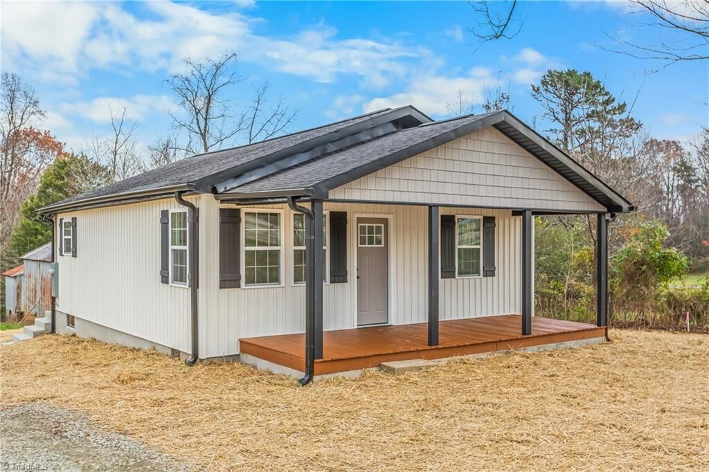 Property Photo:  5420 US Highway 21  NC 28642 