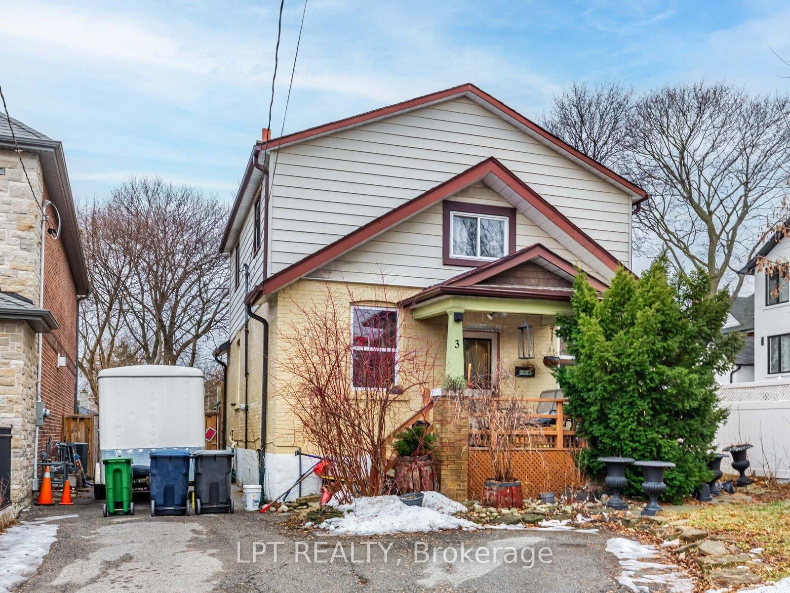 Property Photo: 3 Raymore Drive ON M9P 1W6