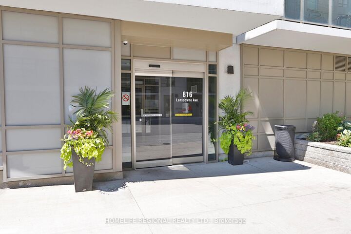 Property Photo: 816 Lansdowne Avenue 1015 ON M6H 4K6