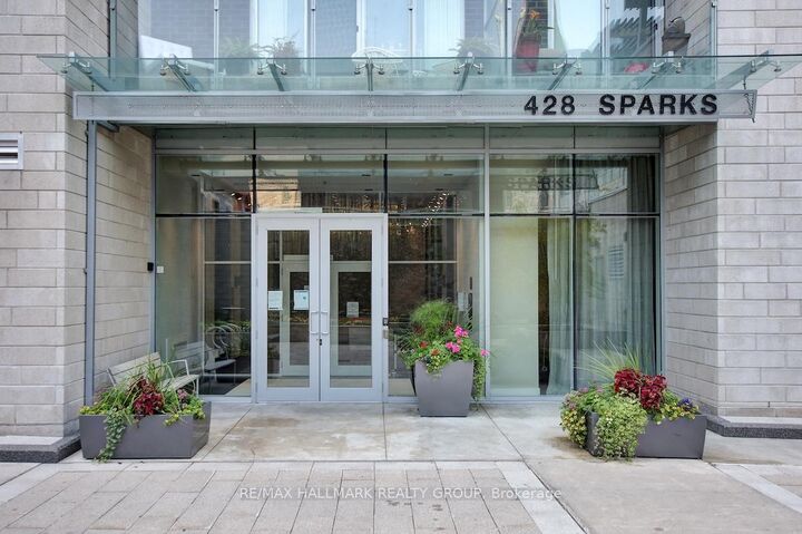 Property Photo: 428 Sparks Street 907 ON K1R 0B3