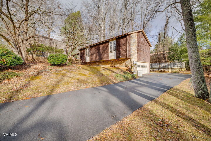 Property Photo: 13 North Foxxborough Lane TN 37604