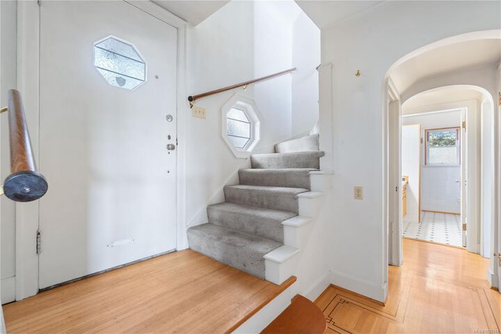 Property Photo:  736 Terminal Ave N  BC V9S 4K2 